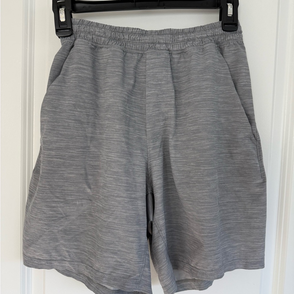 Lululemon men’s Gray Men's Shorts - Size Small